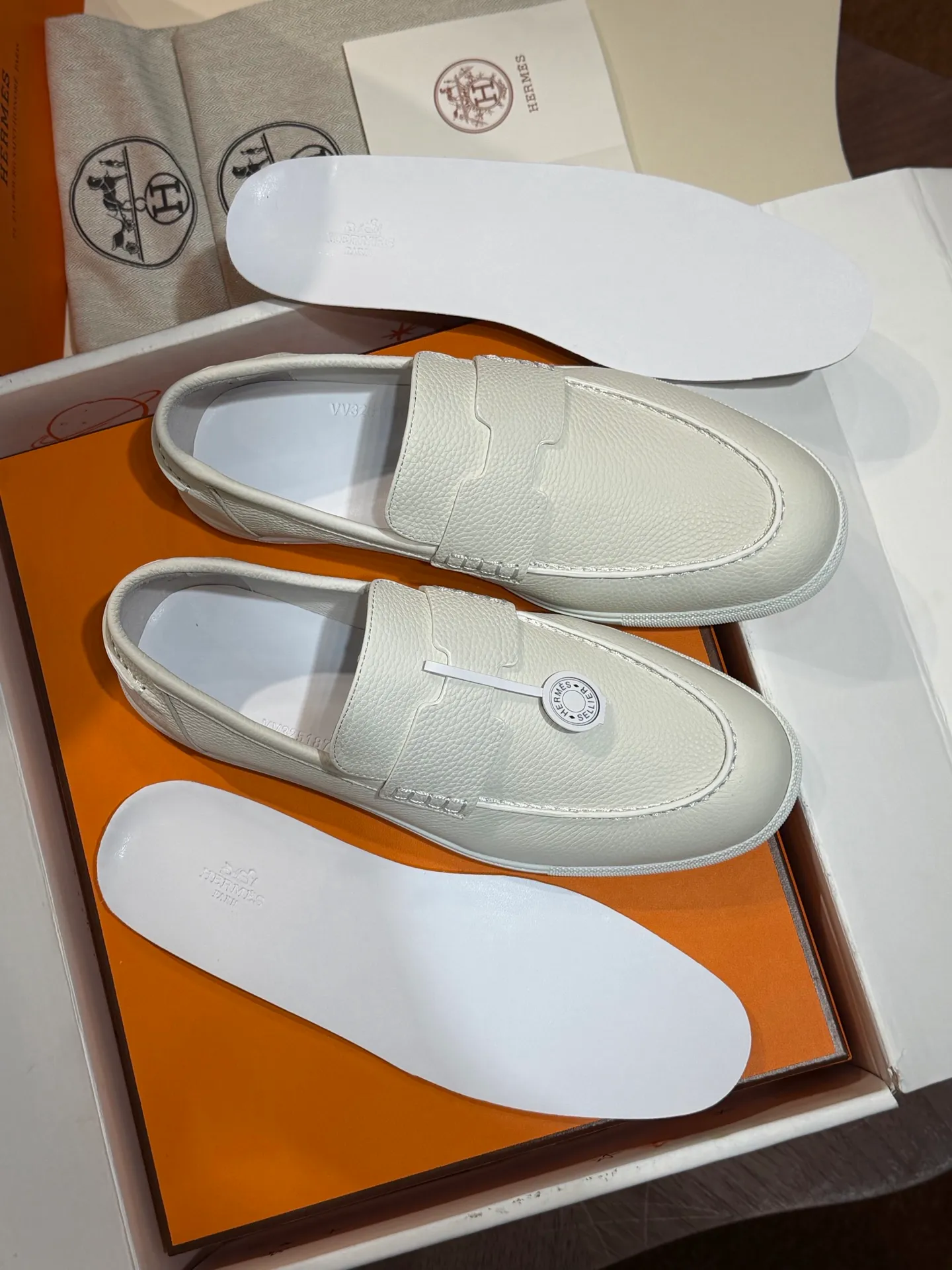 【HERMES】Top P:800💰-Size: 39-44 (38.45. Customized) H Home Freesstyle Men's Loafers Calfskin and Epsom Heritage calfskin high-top sports shoes, the soles are decorated with saddle stud buckle patterns, creating a modern urban style. Imported cowhide + cowhide lining + customized TPU outsole.